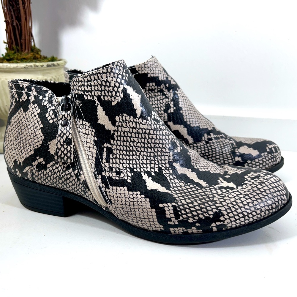 Arizona Snake Skin Printed Boots Black Off White Size 9 1/2